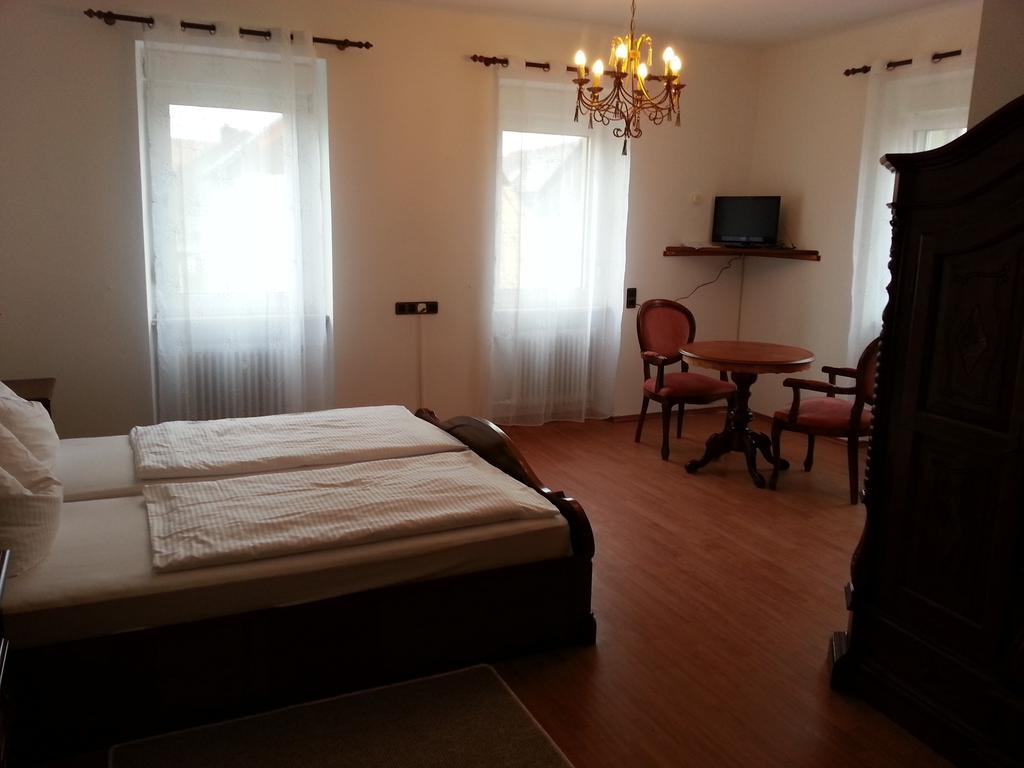 Hotel Dorfschenke Pirmasens Chambre photo