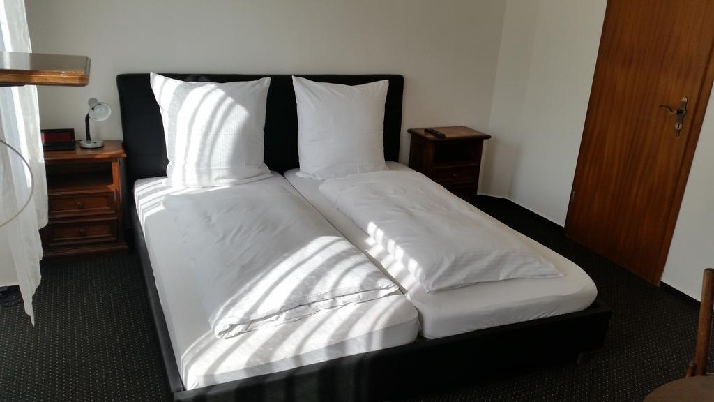 Hotel Dorfschenke Pirmasens Extérieur photo